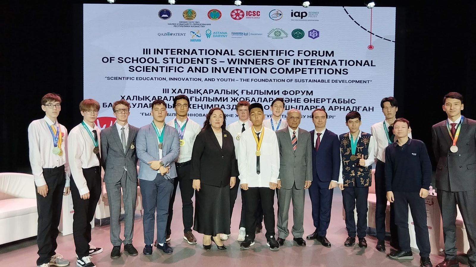 Balalardy ǵylymǵa baýlıdy