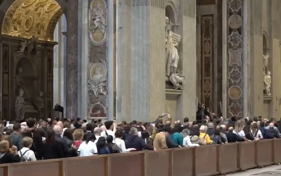 Rım Papasyn aqtyq saparǵa shyǵaryp salý rásimi bastaldy