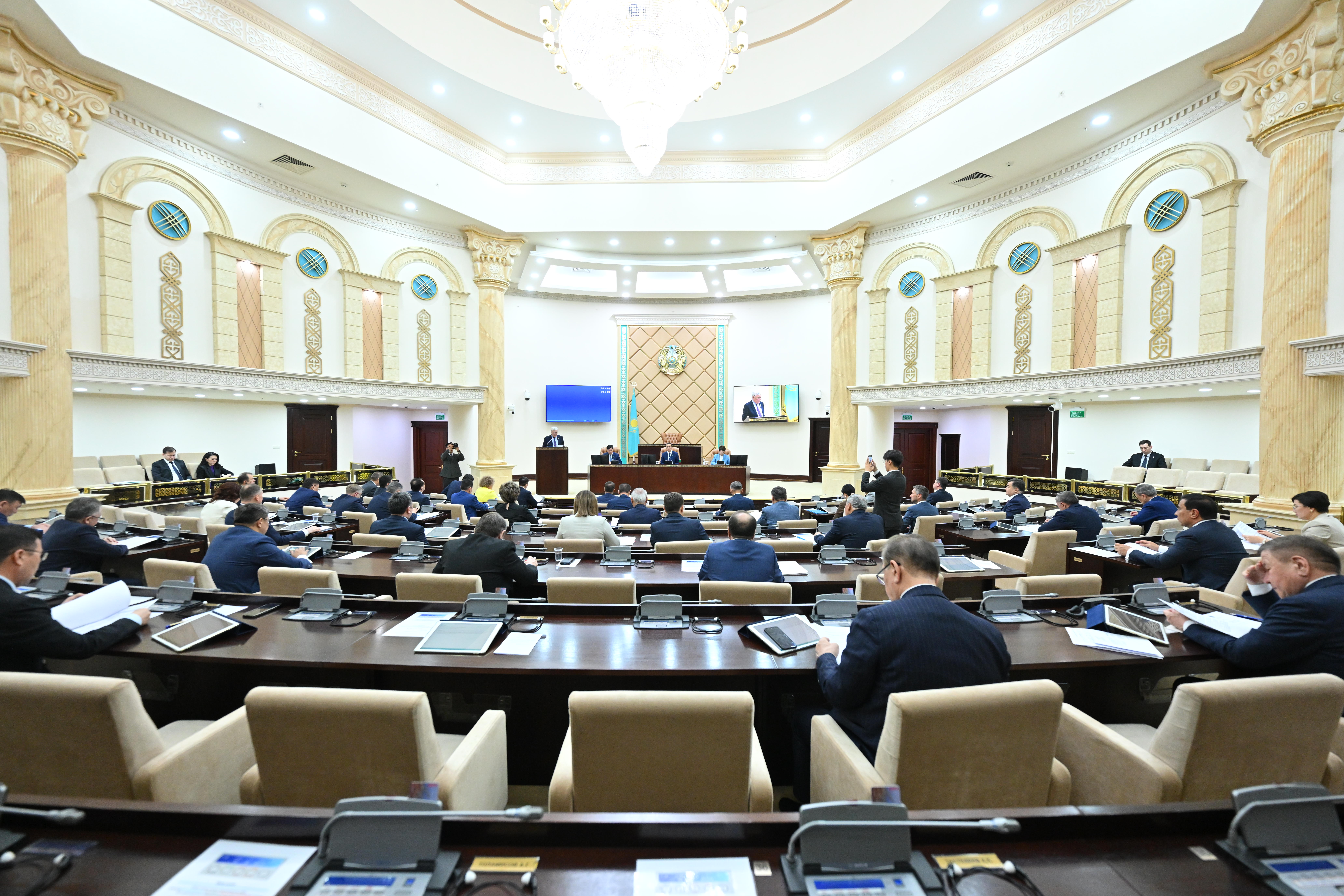 Sıfrlyq sektordaǵy eńbekti zańdastyrý qajet - senator