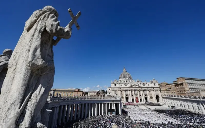 Rım Papasyn jerleý rásimine 200 myń adam qatysty