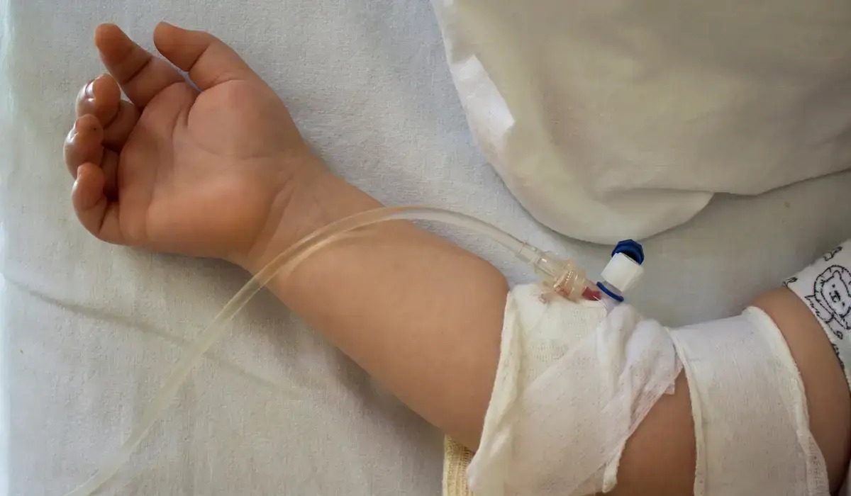 Aýyr haldegi eki jasar naýqas bala Qyzylordaǵa tikushaqpen jetkizildi