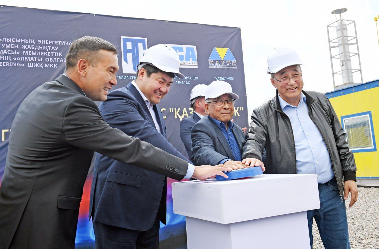 Qazybek bek aýylyna gaz keldi