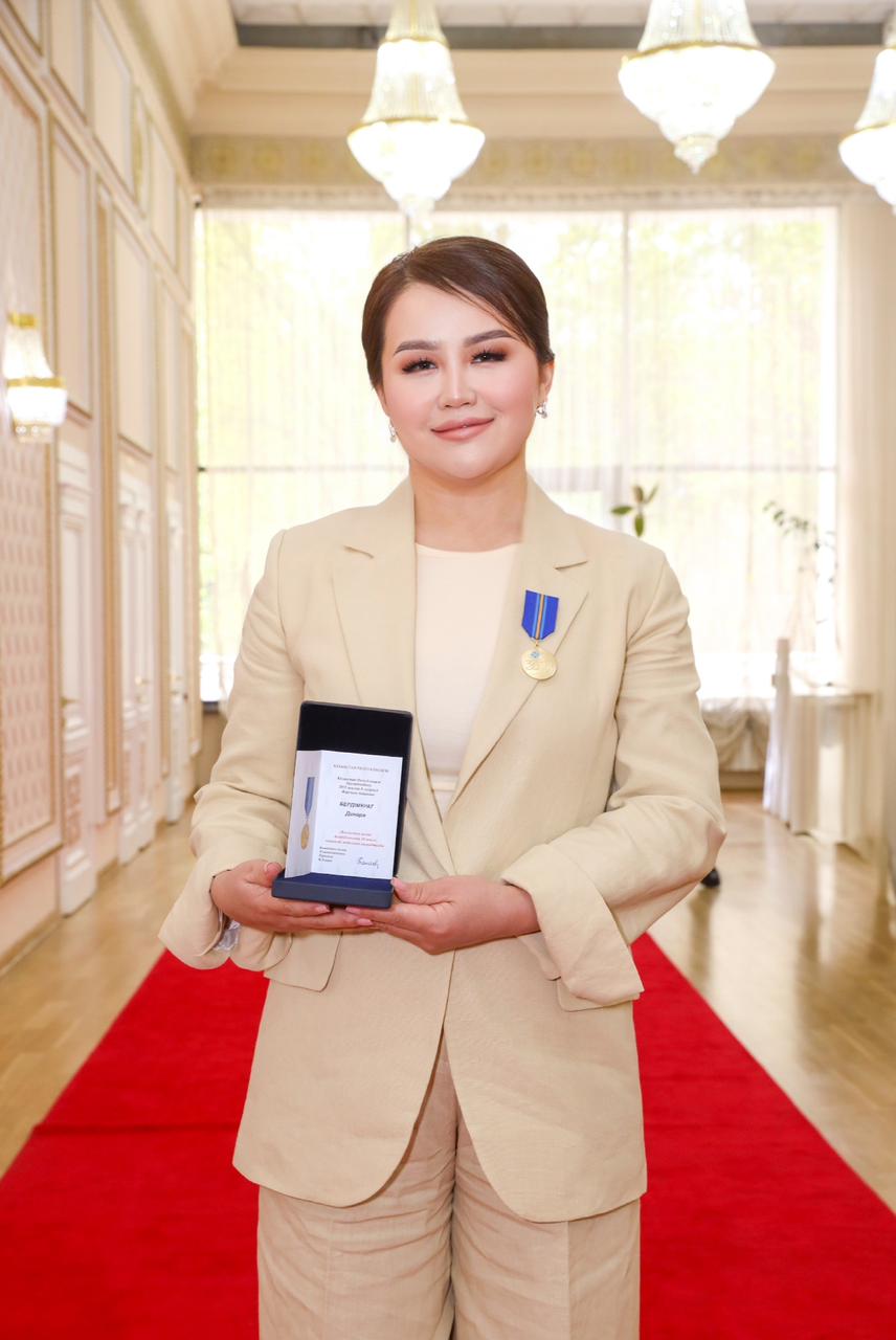 El damýyna úles qosqan tulǵalar merekelik medalmen marapattaldy