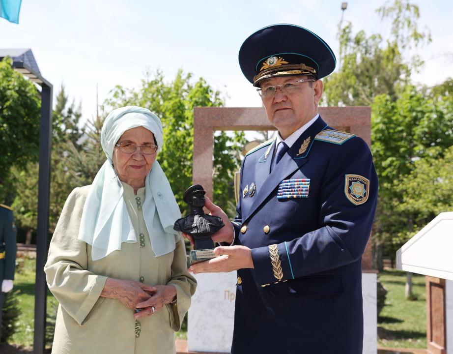 Baýyrjan Momyshulynyń mereıtoıy bastaldy
