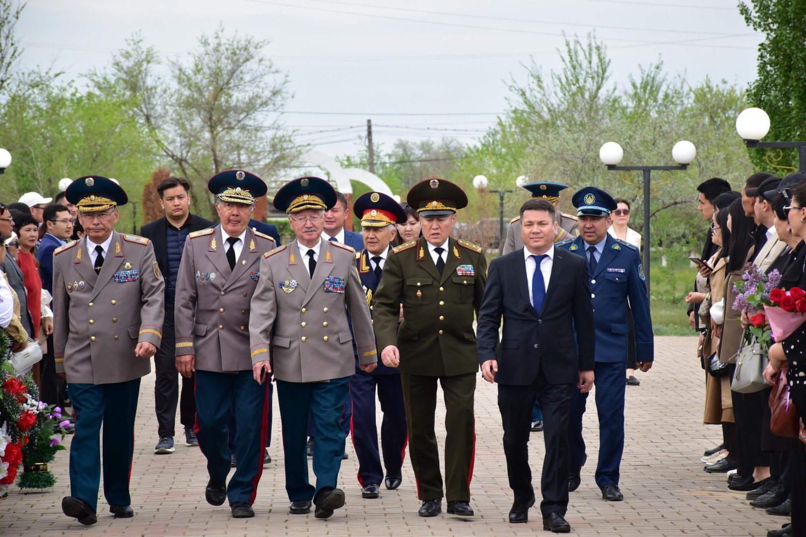 Generaldar «qaharman aýdandardy» aralady