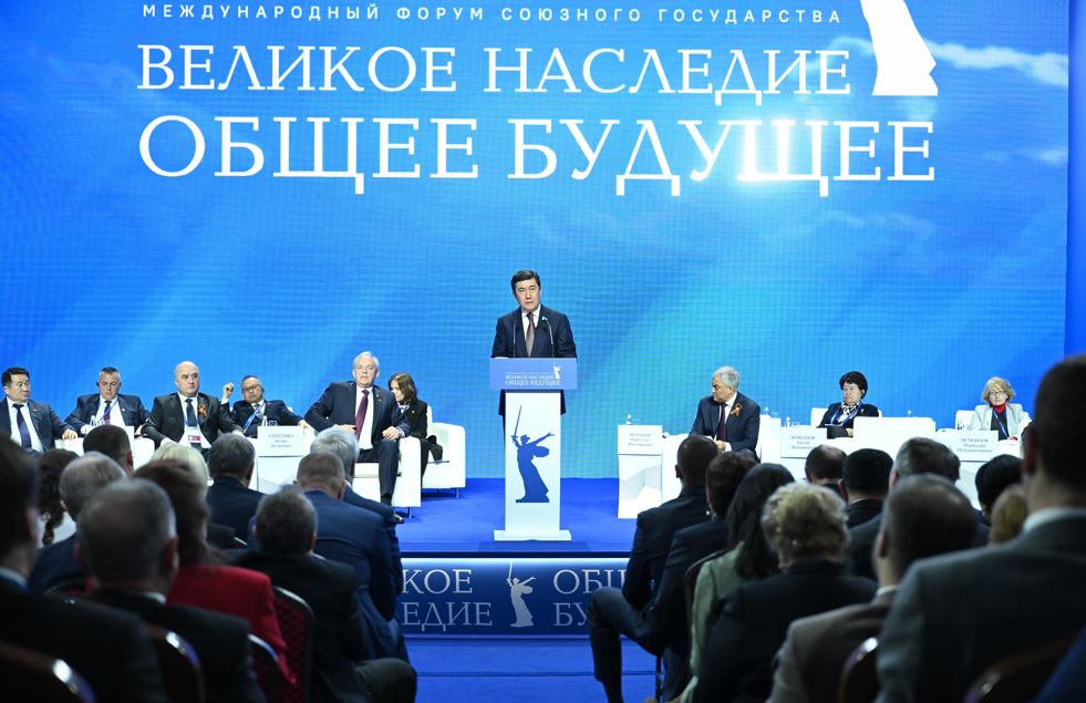 Maıdanger otandastarymyzǵa arnalǵan eskertkishke gúl shoqtary qoıyldy