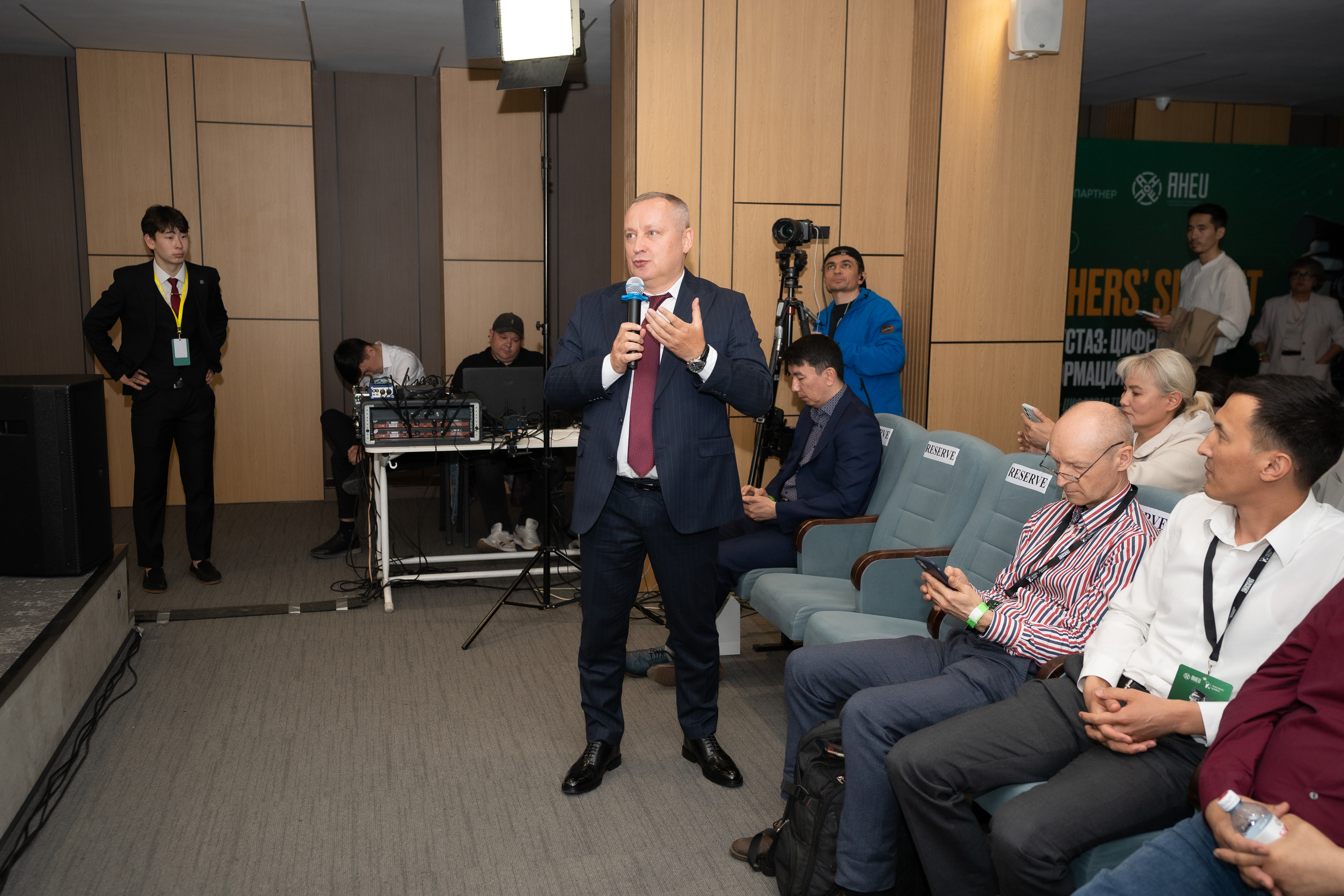  «JI – kóshirýge bolatyn júıe emes, kómekshi»: Almatyda bilim berýdi sıfrly transformasııalaý jóninde ýorkshop ótti