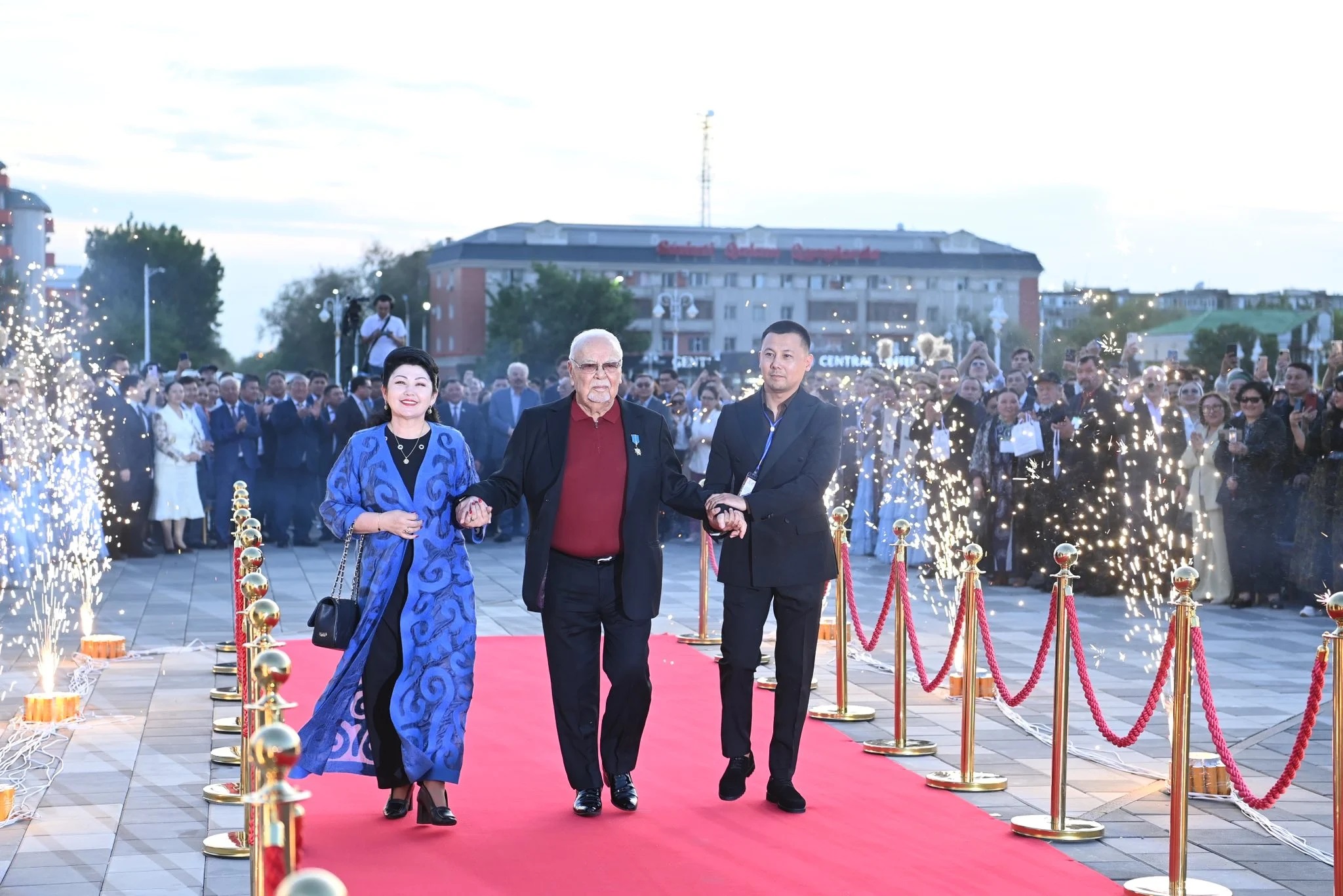 Syr boıyndaǵy teatrlar saltanaty