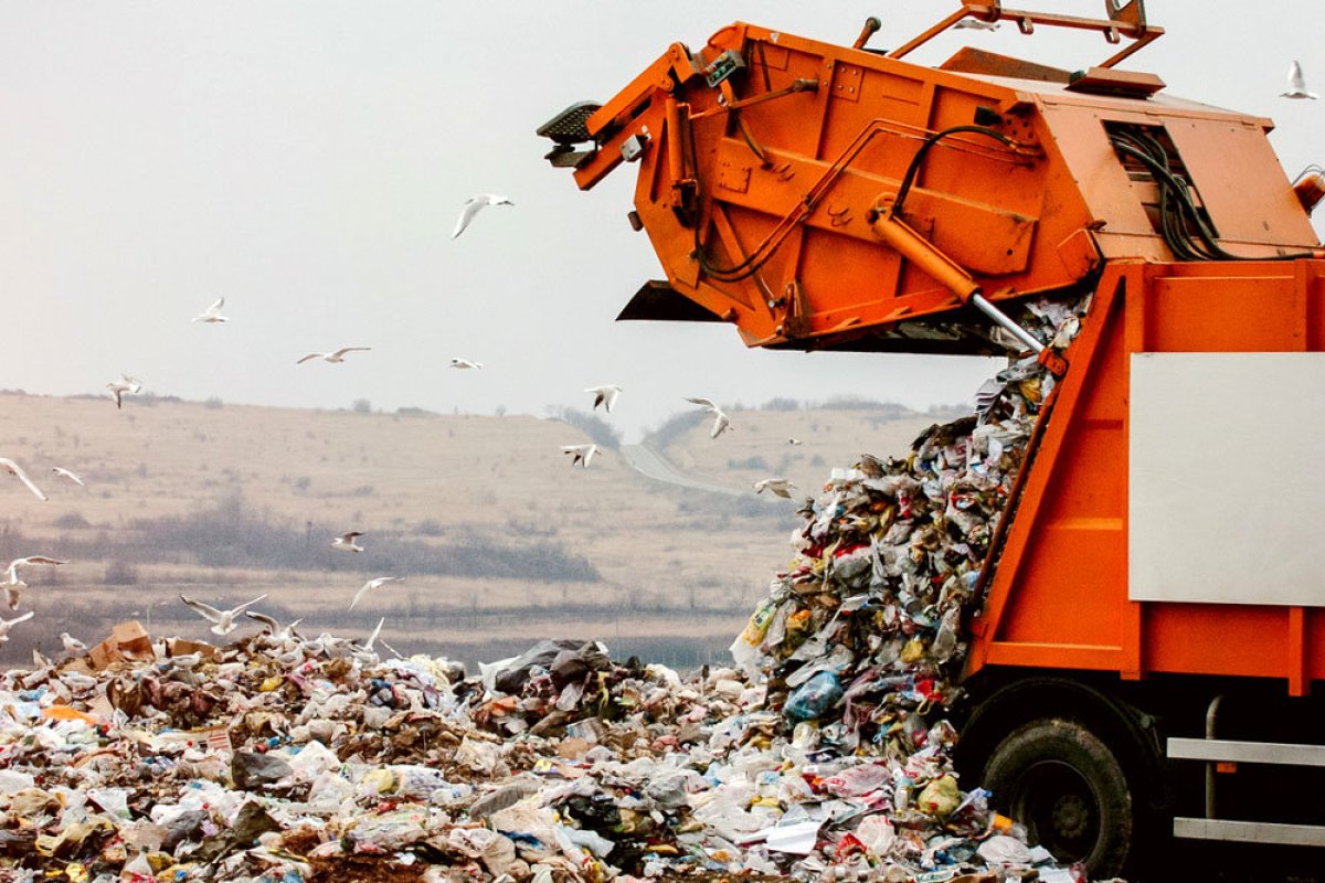 Depýtat qaldyqtardy qaıta óńdeý salasyndaǵy kemshilikterdi atady