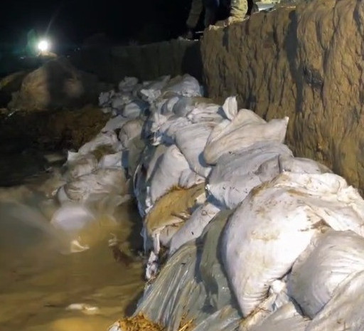 Teplıchnoe aýylyndaǵy bógetti nyǵaıtýǵa 250 myń qap daıyndaldy