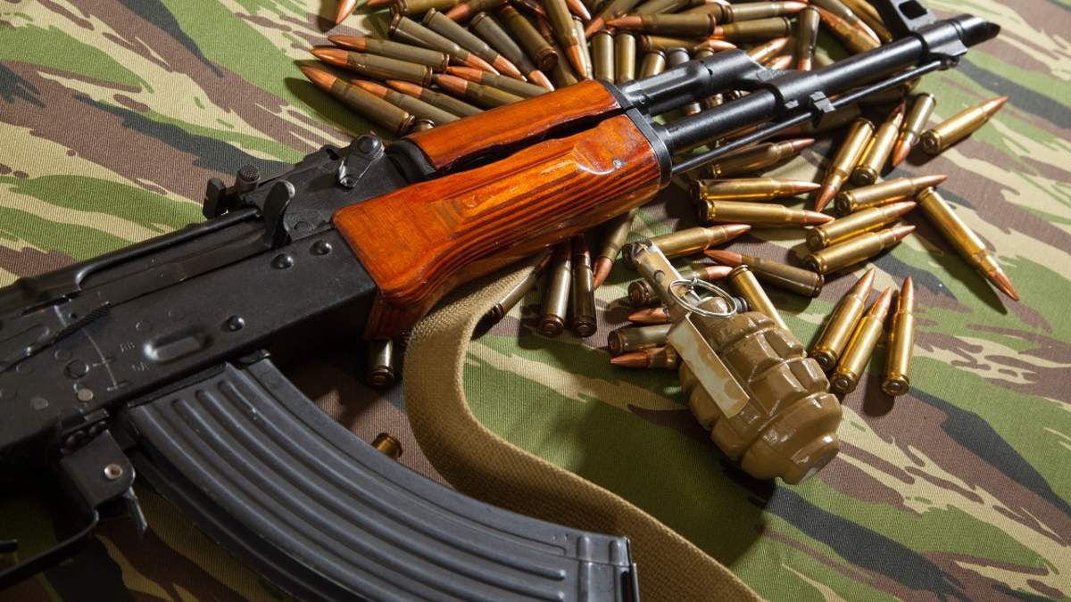 Pavlodarda aýyl turǵynynyń mal qorasynan 3 myńǵa jýyq myltyq patrony tabyldy