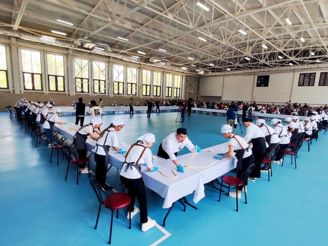 Almatylyqtar 1704 metr laǵman daıyndap, rekord ornatty