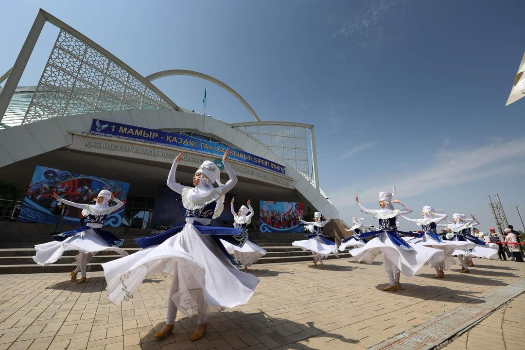 Birlik merekesine ondaǵan etnos ókili qatysty