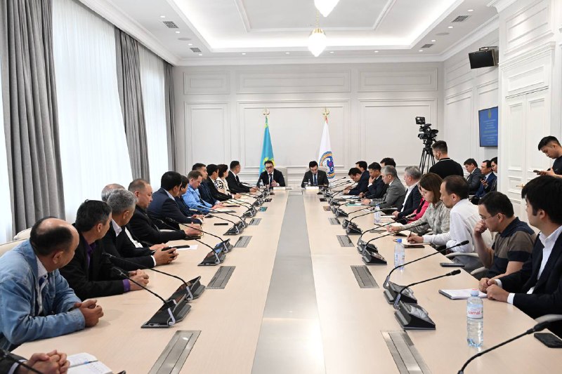 Almatyda bazarlardy jańǵyrtý barysy talqylandy