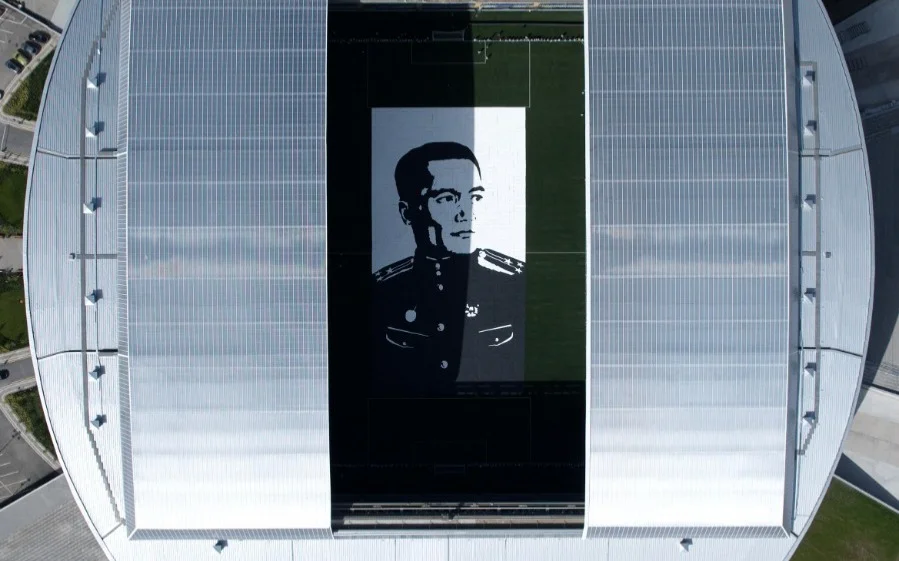 Baýyrjan Momyshulynyń alyp portreti rekordtar kitabyna endi