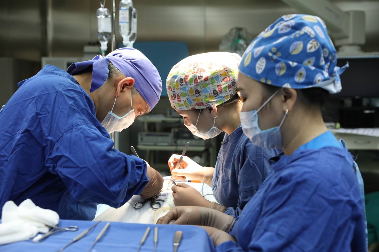 Neırohırýrgter sábıdi aman alyp qaldy