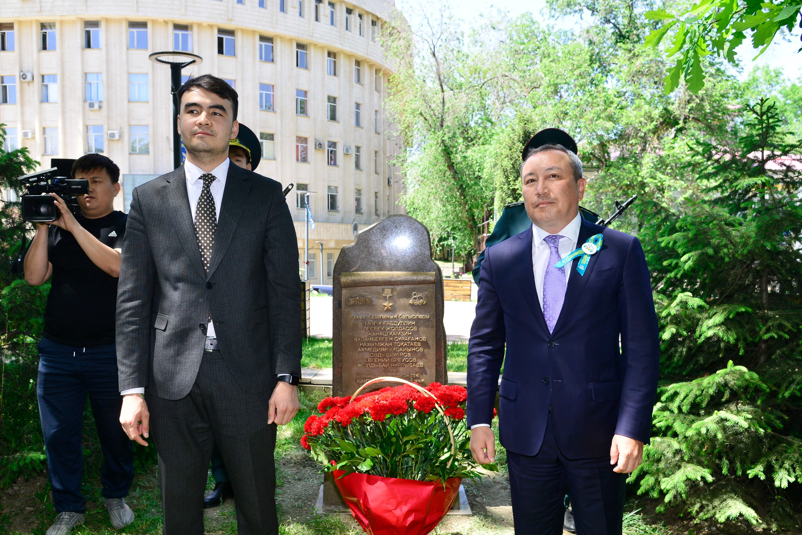 Abaı ýnıversıtetinde «Erlikke taǵzym» belgi tasy ornatyldy