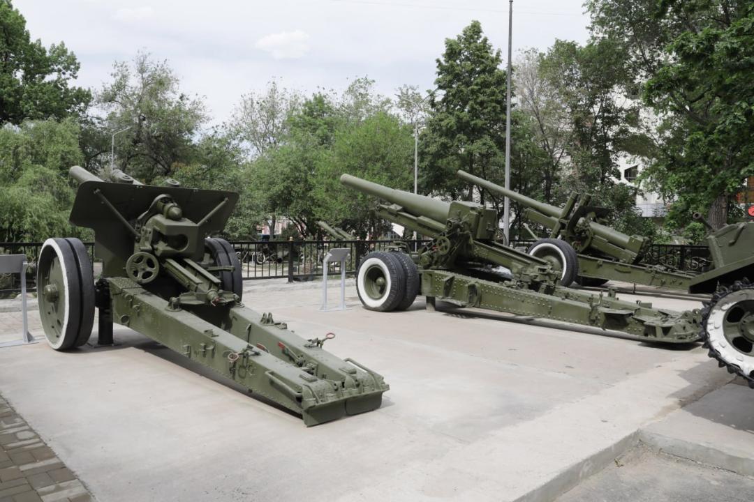 Almatyda ashyq aspan astyndaǵy áskerı tehnıka murajaıy ashyldy