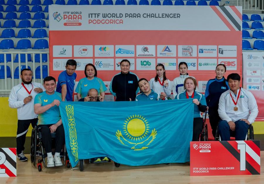 Para ústel tennısshileri úsh medal ıelendi