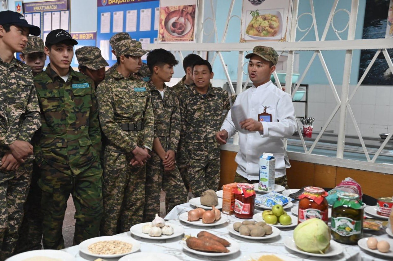 Oqýshylardyń áskerı bólimdegi bir kúni