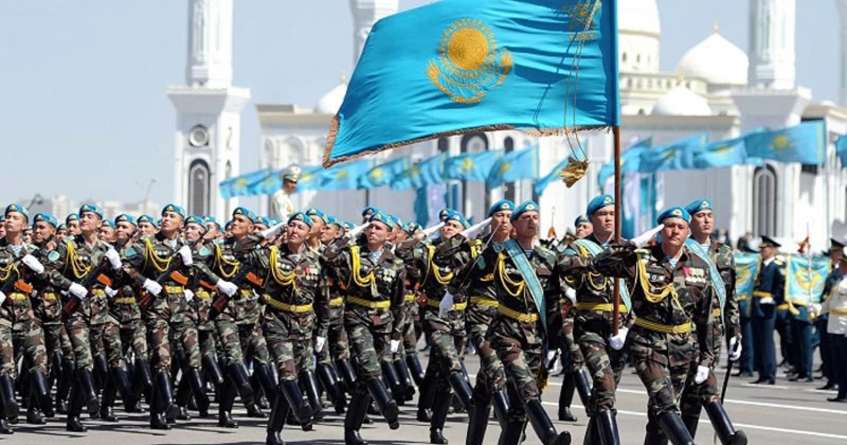 Búgin elordada Jeńistiń 80 jyldyǵyna arnalǵan áskerı parad ótedi