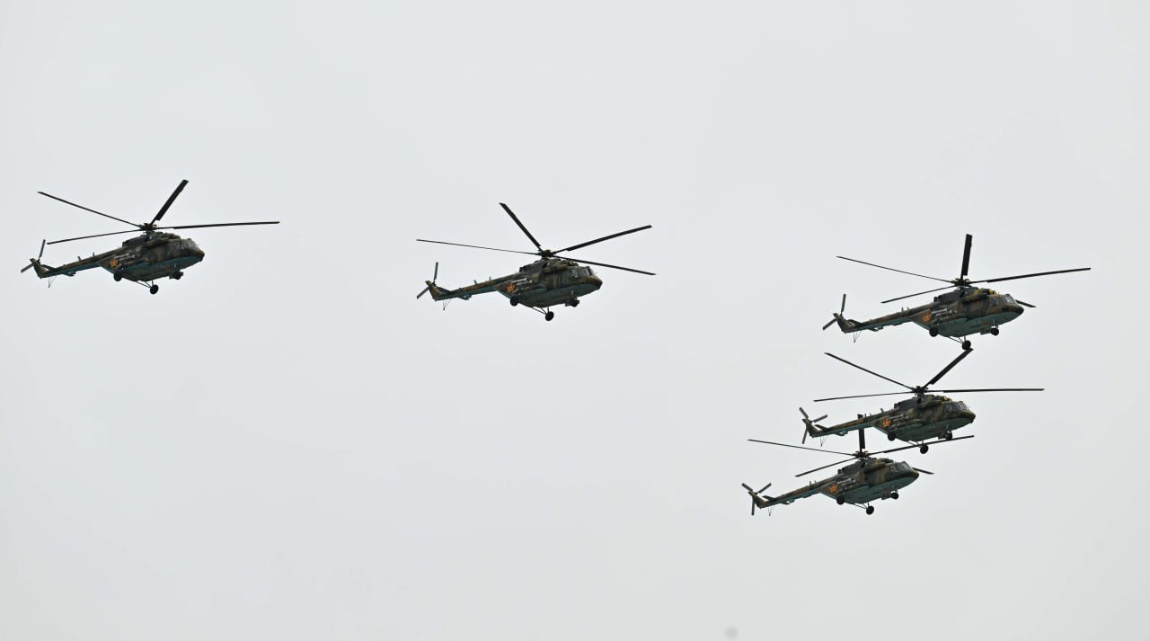 Jeńis kúnine arnalǵan áskerı paradta qandaı áýe tehnıkasy kórsetildi