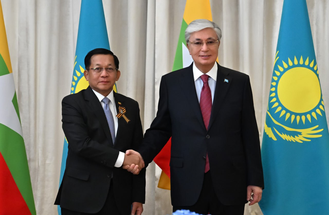 Prezıdent Qasym-Jomart Toqaev Mıanma Premer-mınıstri Mın Aýn Hlaınmen kezdesti