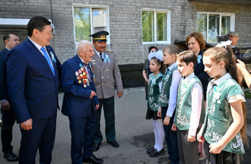 Semeıde ardagerlerdi Uly Jeńistiń 80 jyldyǵymen quttyqtady