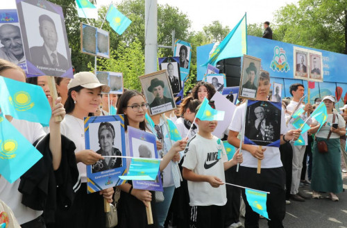 Qazaqstandyq batyrlarǵa qurmet: Almatyda «Batyrlarǵa taǵzym» aksııasy ótti