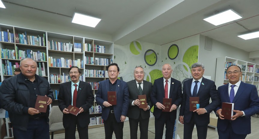 «Hat jazǵan qalam alyp qan maıdannan»