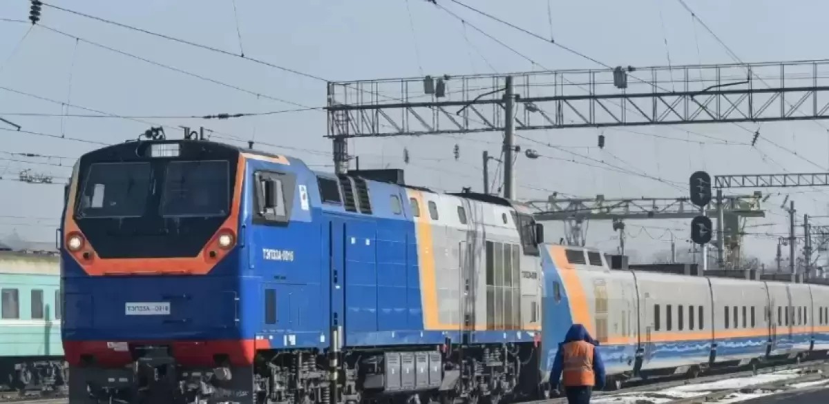 Qostanaıdaǵy stansııada poıyz ben kólik soqtyǵysty