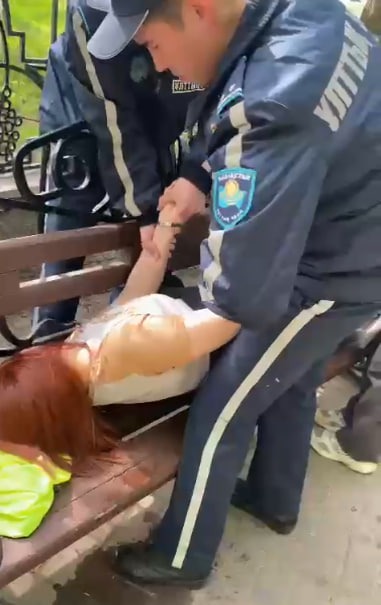 О́mirin saqtady: ulandyqtar ustamasy bar qyzdy qutqaryp qaldy