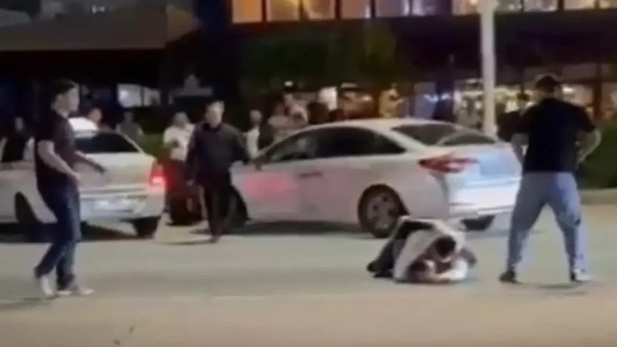 Aqtaýda meıramhana janynda jappaı tóbeles boldy