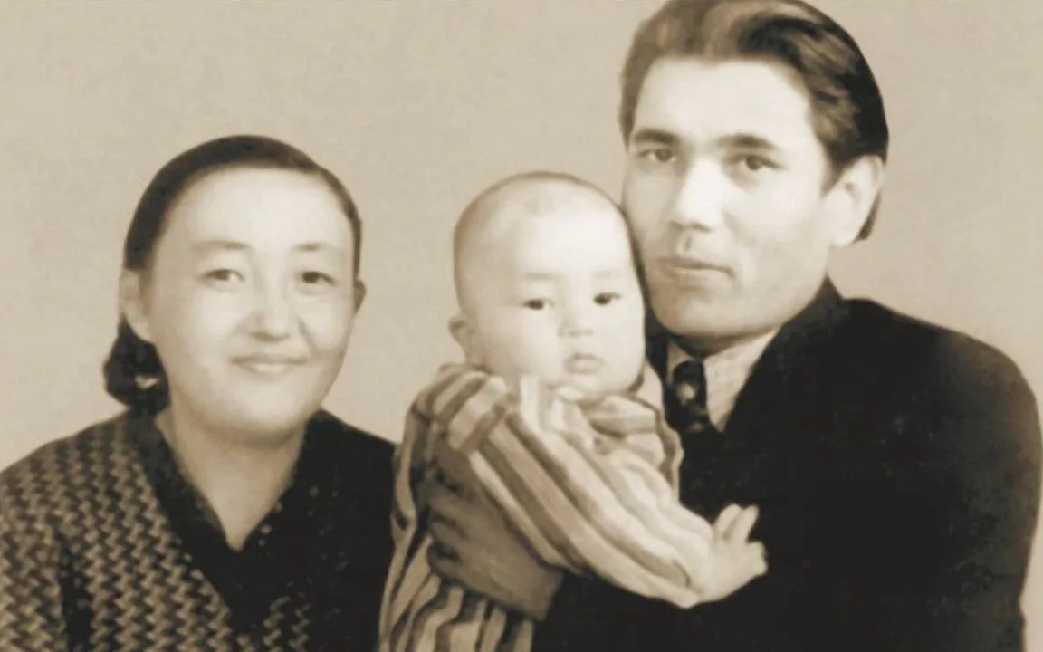 Baıansyz baılyq jaqsylyqqa aparmaıdy: Prezıdent anasynyń ósıeti týraly aıtty