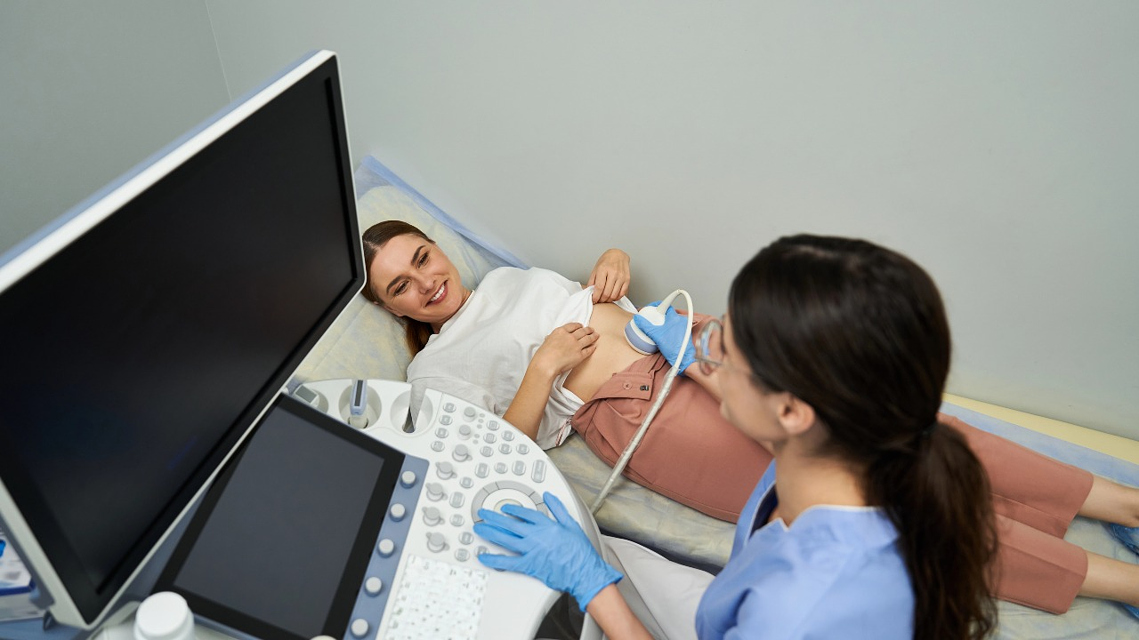 Almatyda 14 ortalyq jastarǵa tegin kómek kórsetedi