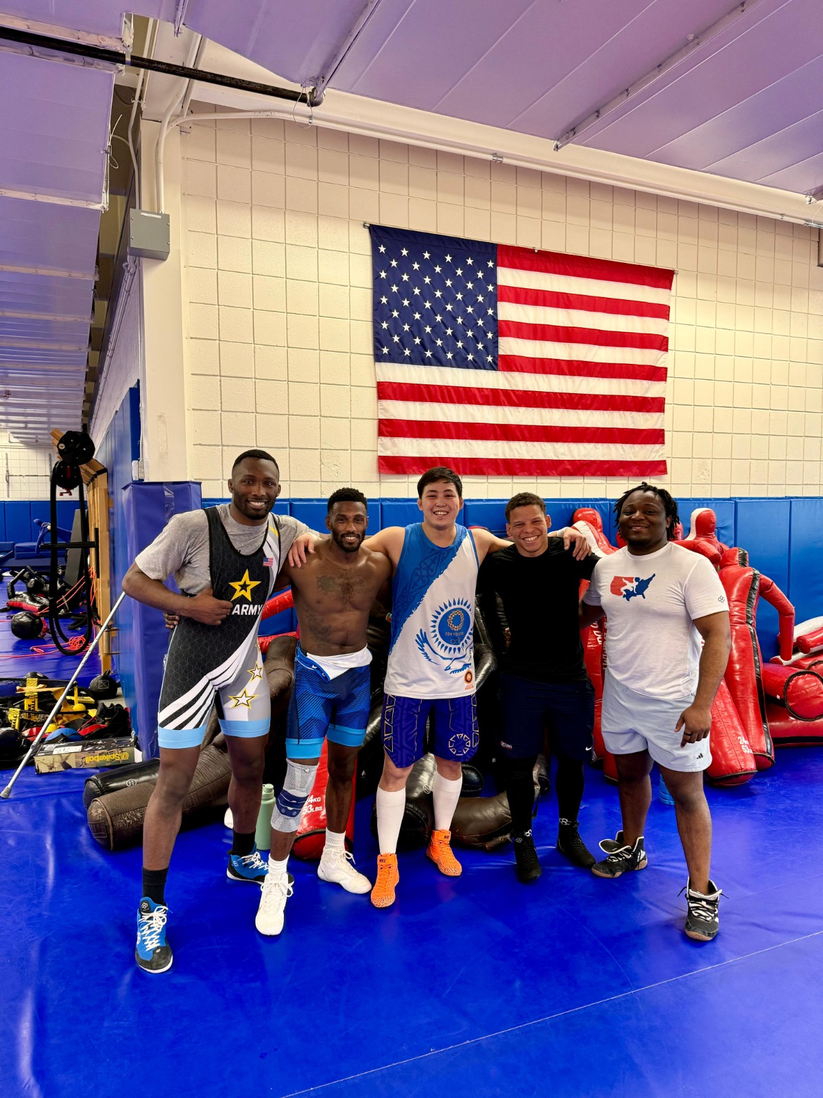 Álem myqtylarymen birge jattyqty