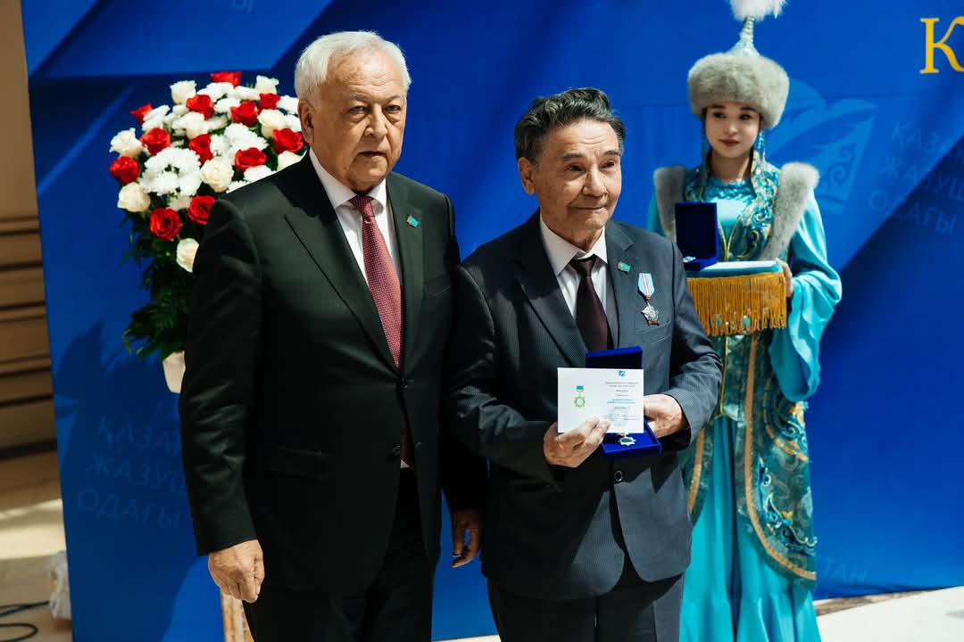Atyraýlyq qalamgerler Qazaqstannyń qurmetti jazýshysy atandy 