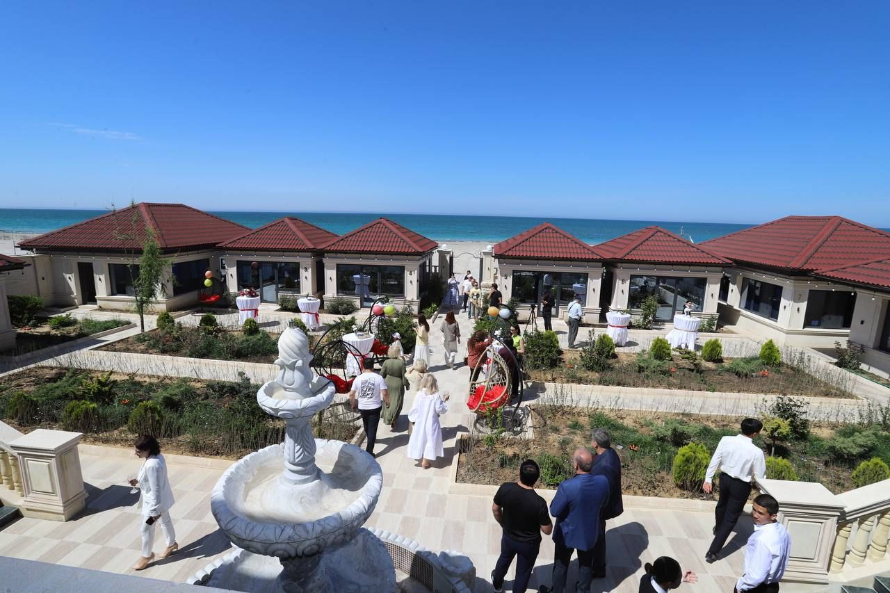 Teńiz jaǵasyndaǵy zamanaýı keshen