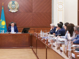 Oljas Bektenov sarapshylarmen ekonomıkanyń damý máselelerin talqylady