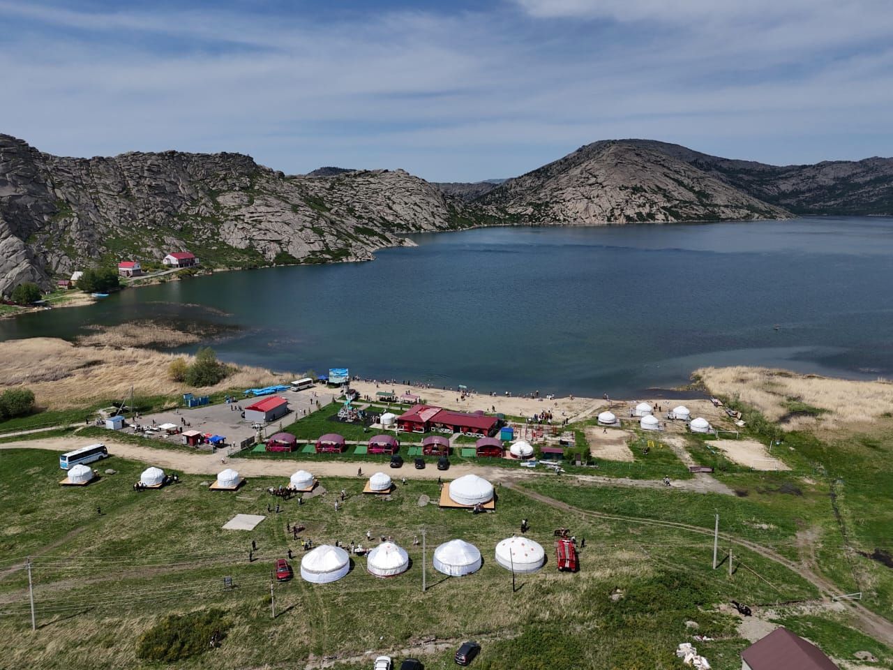 Shalqar kólinde týrıstik maýsym ashyldy