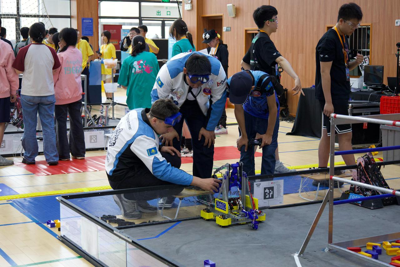 Aýyl balalary  halyqaralyq robototehnıka jarysynda jeńiske jetti