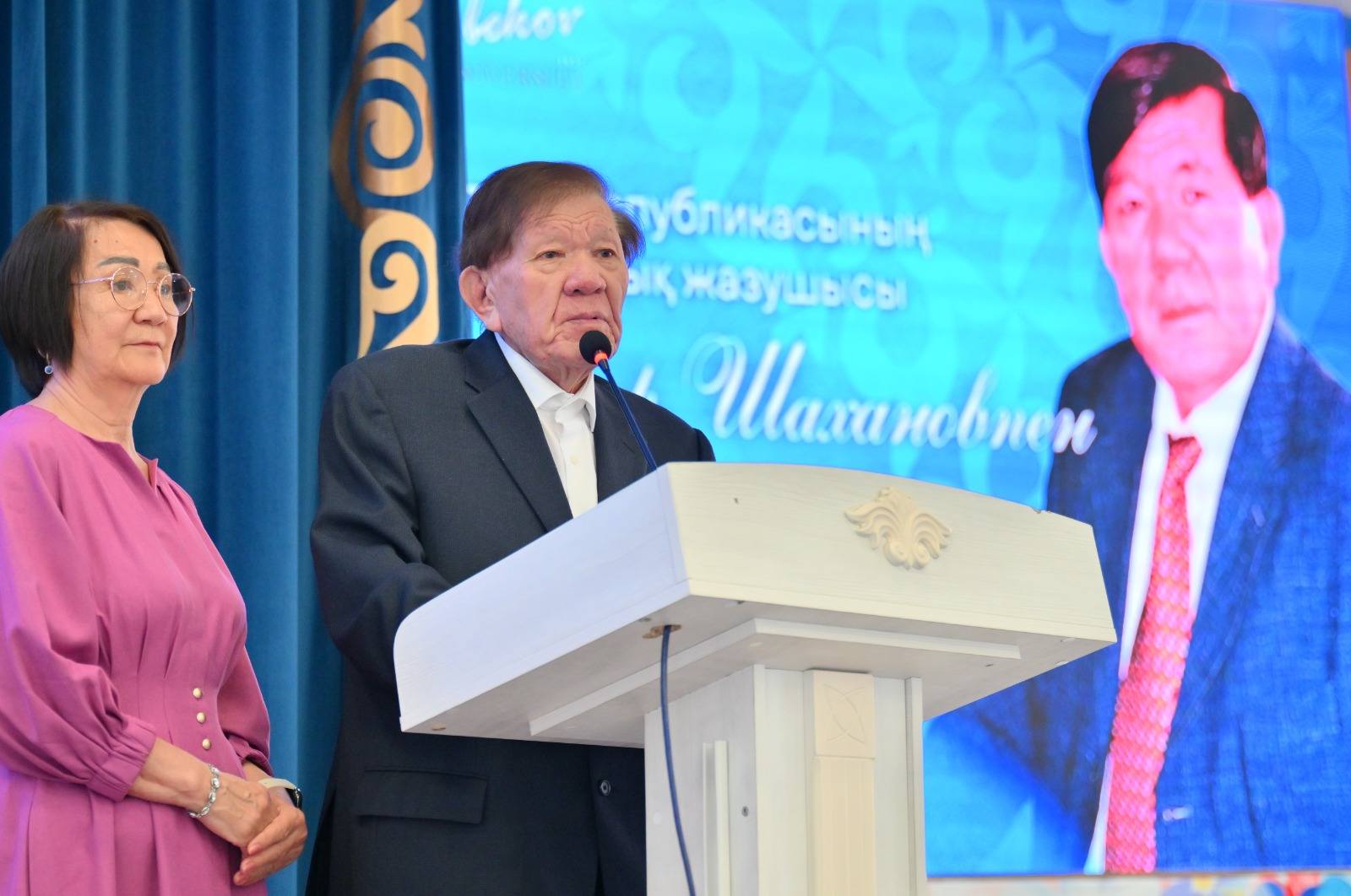 Aqyn Muhtar Shahanov shymkenttiktermen júzdesti