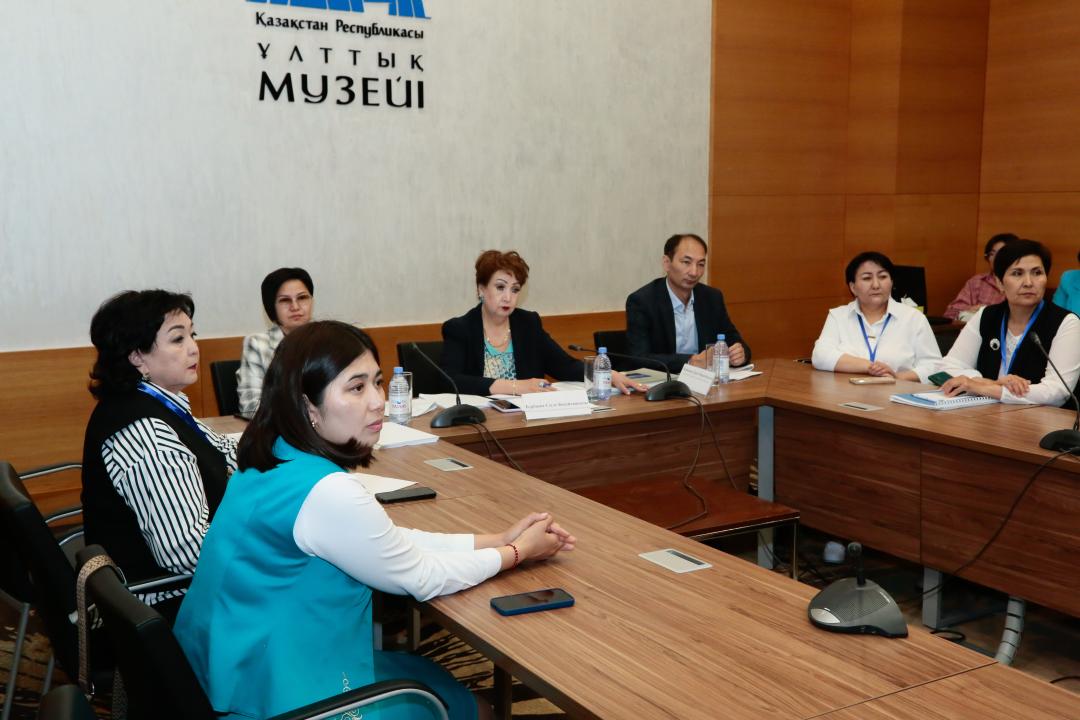 Mádenıet qyzmetkerleri forýmy: salada zamanaýı tehnologııany qoldaný máseleleri talqylanýda