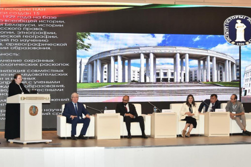 Astanada mádenıet maıtalmandary bas qosty