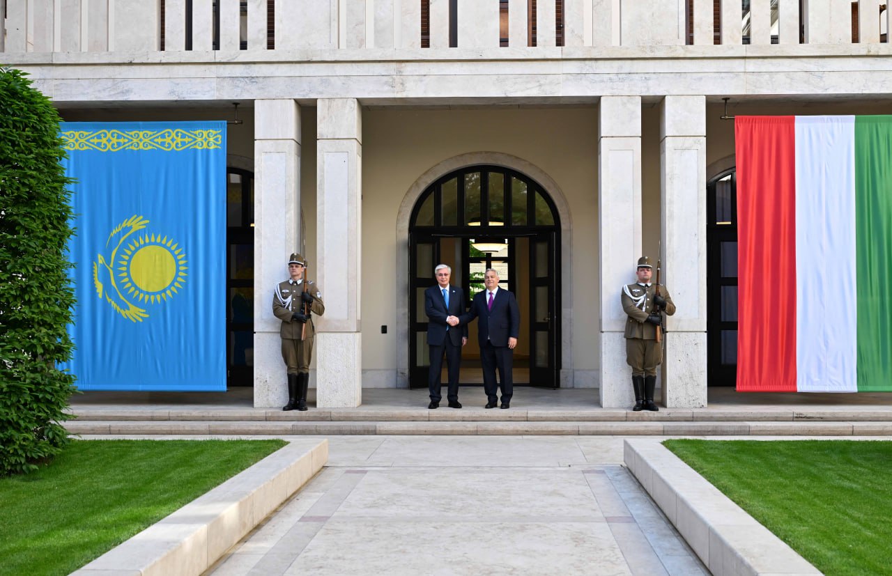 Memleket basshysy Majarstan Premer-mınıstrimen kelissóz júrgizdi