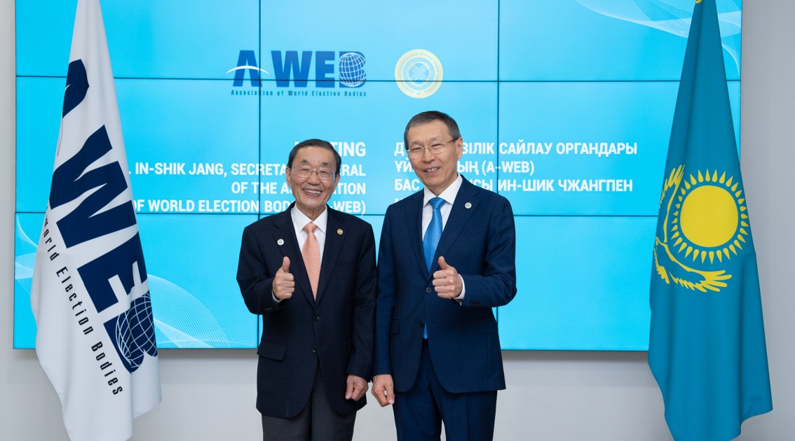 A-WEB Bas hatshysy resmı saparmen keldi