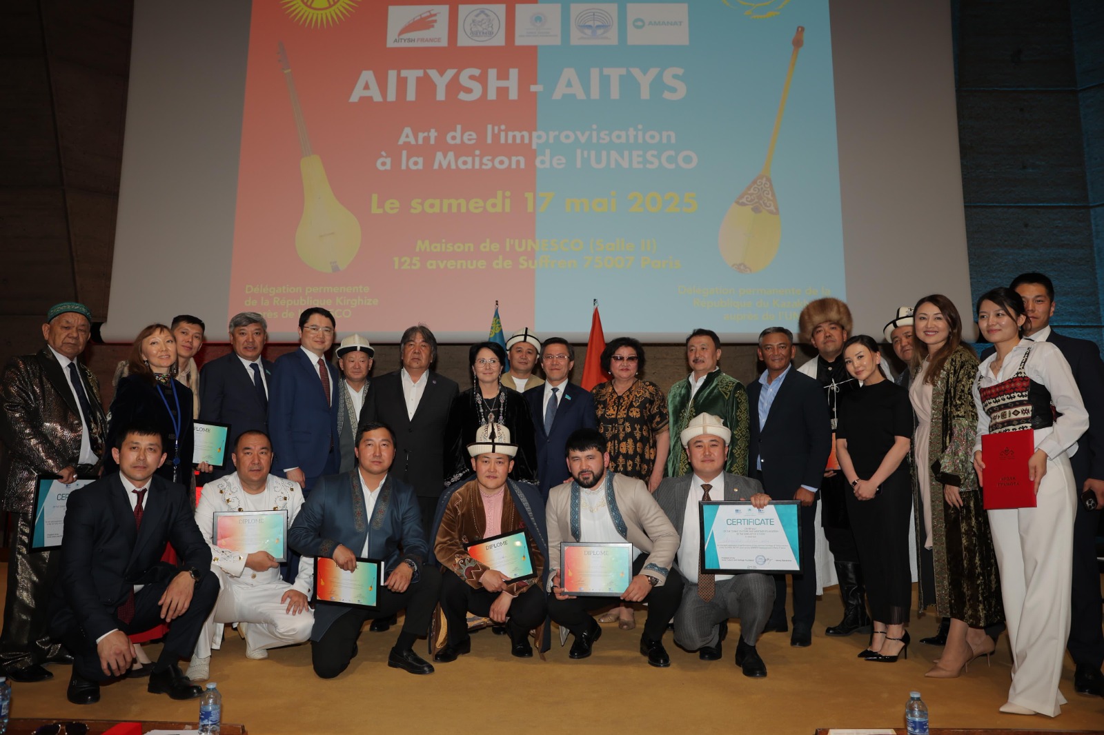 Parıj tórindegi aıtys