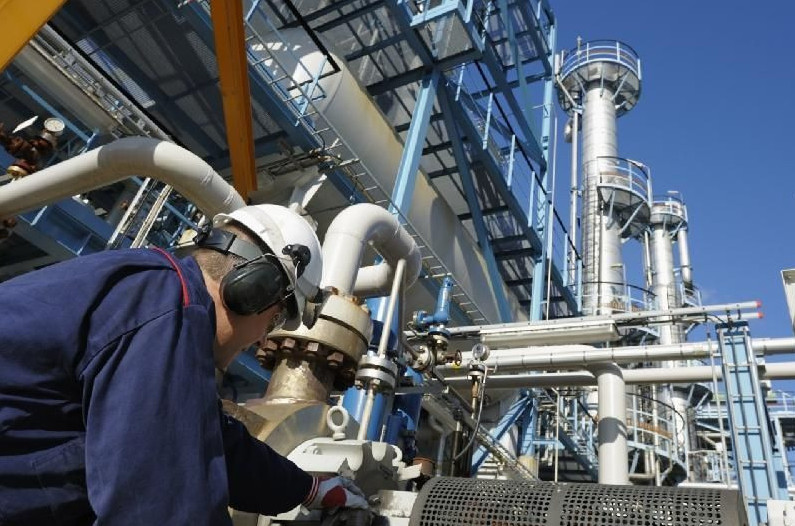 Qazaqstanda munaı hımııasyn óńdeý kólemi artady