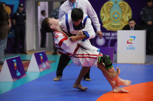 Jeńimpaz balýanǵa bilim granty berildi