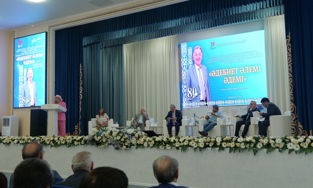 Qazaqy bolmysty dáriptegen qalamger